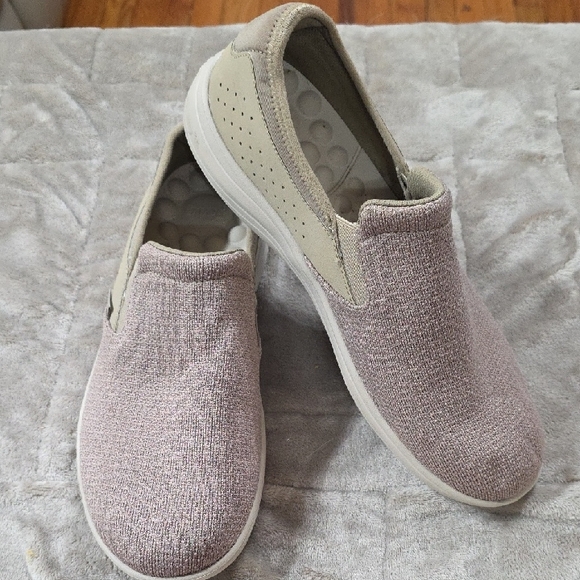 CROCS Other - Reviva by Crocs Men's Slip-On Loafers Tan Stretch Comfort Casual Sz 11 EUC